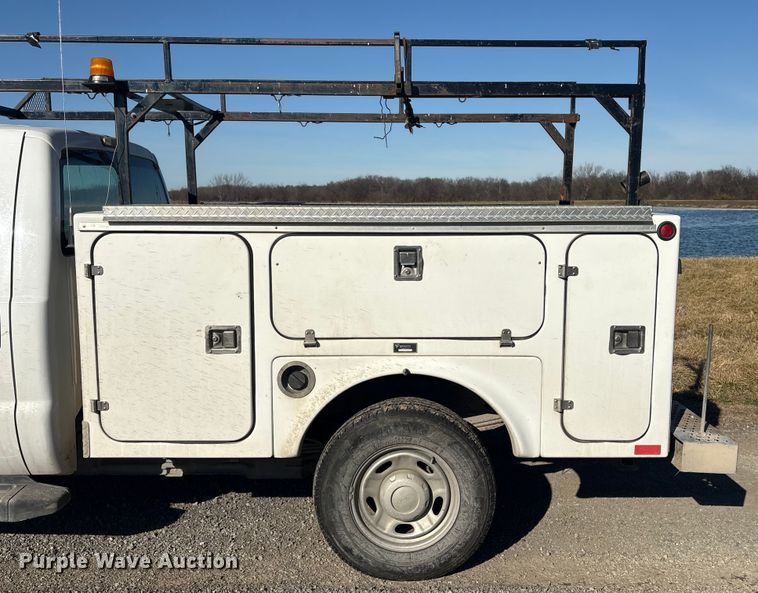 image for item EV2684 2013 Ford F250 Crew Cab utility bed pickup truck