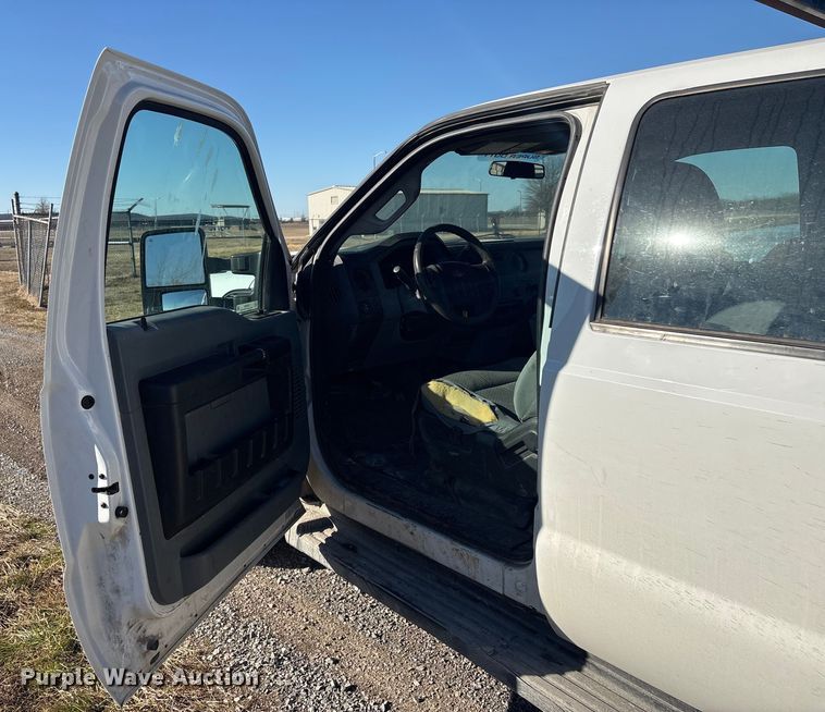 image for item EV2684 2013 Ford F250 Crew Cab utility bed pickup truck