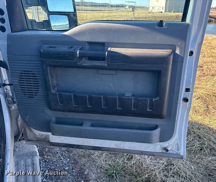 image for item EV2684 2013 Ford F250 Crew Cab utility bed pickup truck