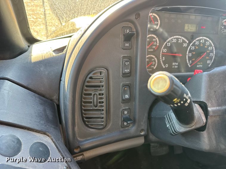 image for item FB0724 2013 Freightliner B2 school bus