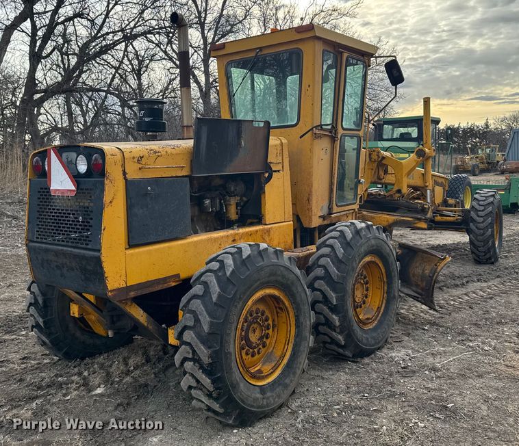 image for item FB0800 John Deere 670-A motor grader