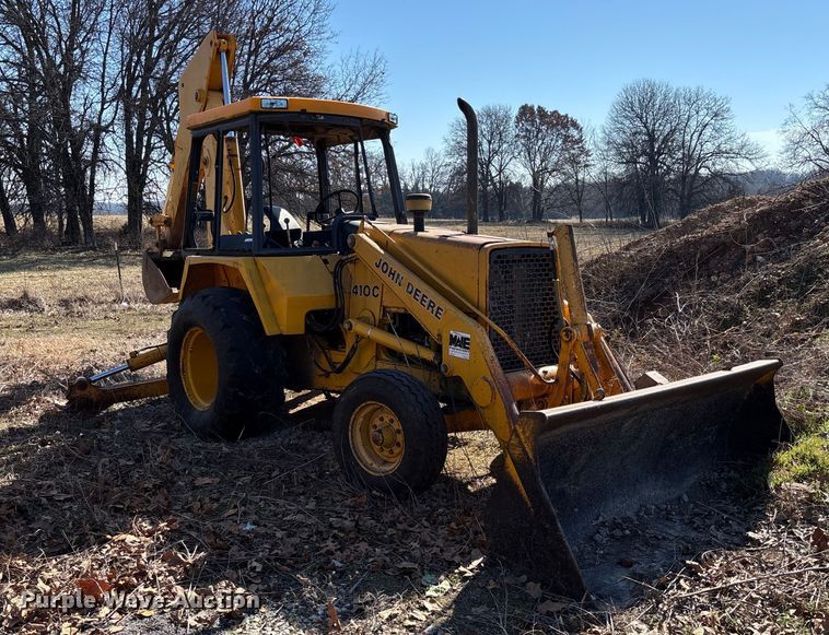 image for item FB3019 John Deere 410C backhoe