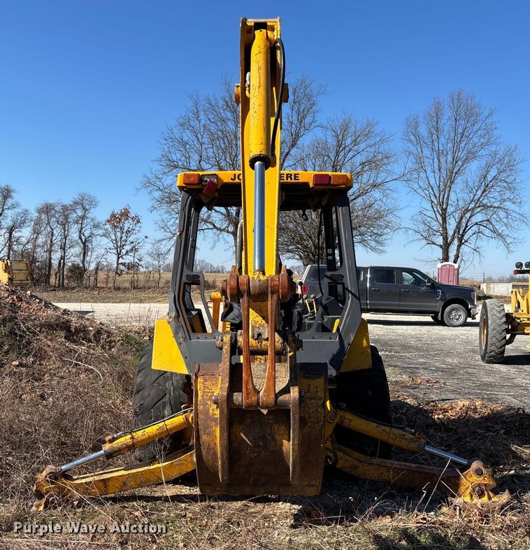 image for item FB3019 John Deere 410C backhoe