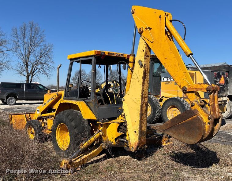 image for item FB3019 John Deere 410C backhoe