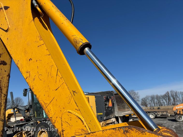 image for item FB3019 John Deere 410C backhoe