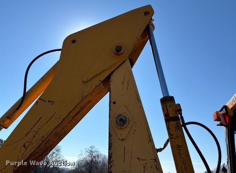 image for item FB3019 John Deere 410C backhoe