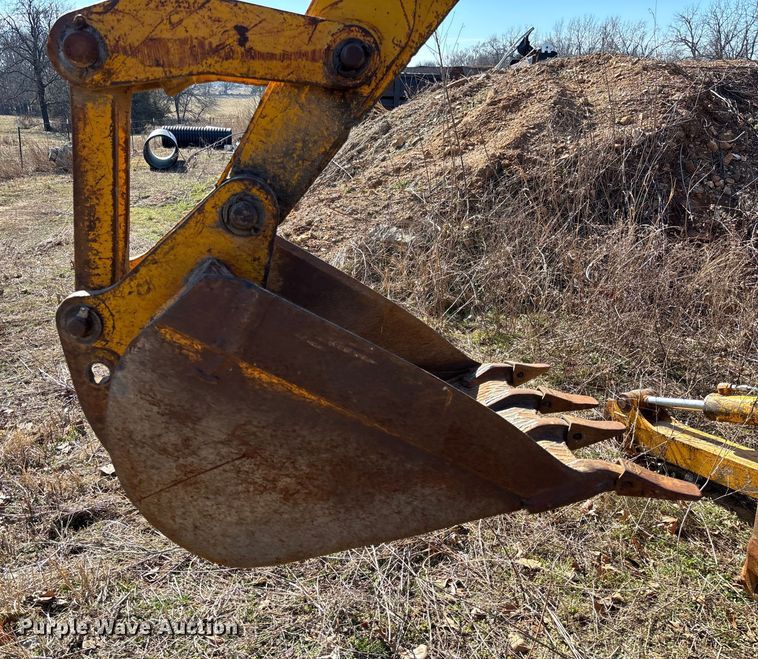 image for item FB3019 John Deere 410C backhoe