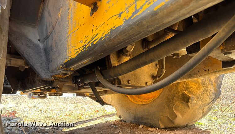 image for item FB3019 John Deere 410C backhoe