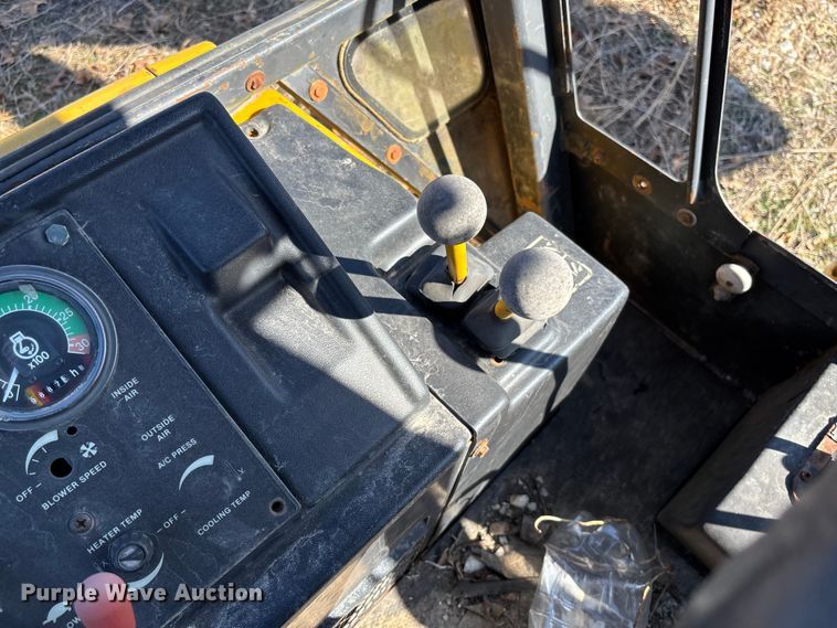 image for item FB3019 John Deere 410C backhoe