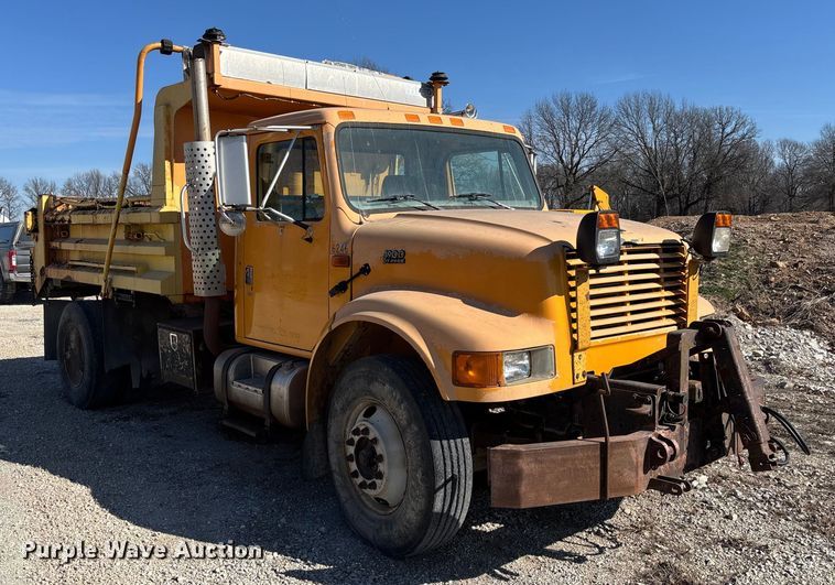 image for item FB3020 2001 International 4900 dump truck