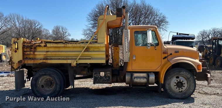 image for item FB3020 2001 International 4900 dump truck