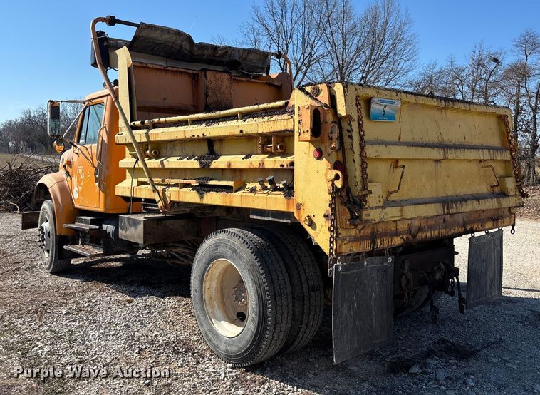 image for item FB3020 2001 International 4900 dump truck