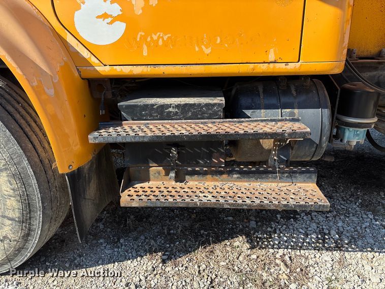 image for item FB3020 2001 International 4900 dump truck