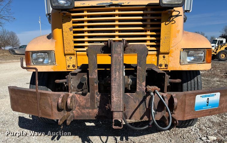 image for item FB3020 2001 International 4900 dump truck