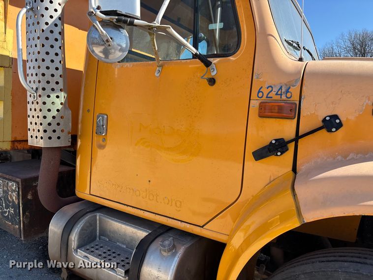 image for item FB3020 2001 International 4900 dump truck