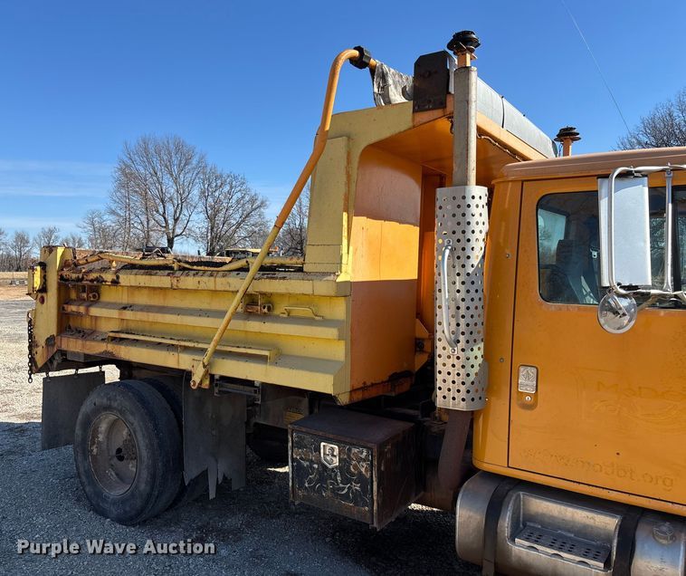 image for item FB3020 2001 International 4900 dump truck