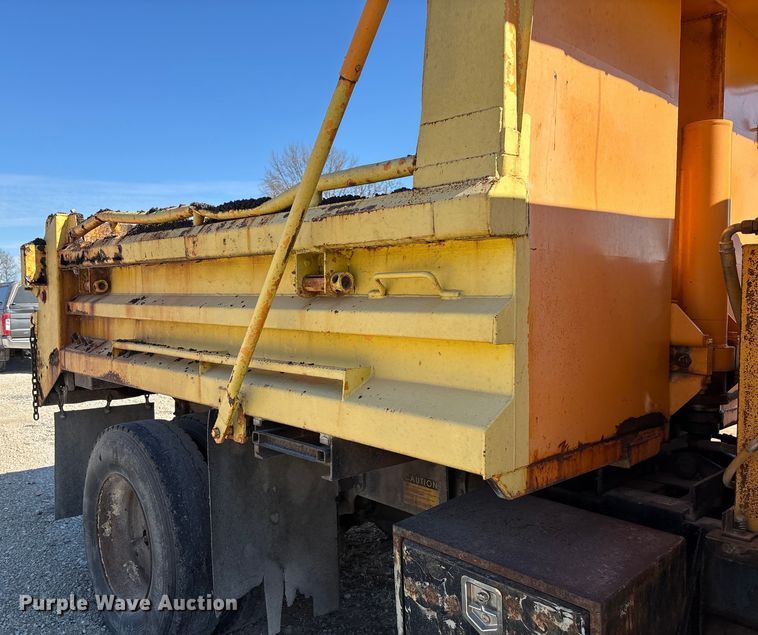 image for item FB3020 2001 International 4900 dump truck