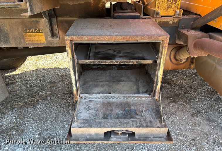 image for item FB3020 2001 International 4900 dump truck