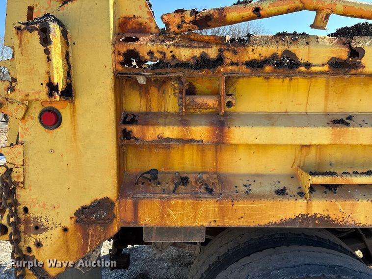 image for item FB3020 2001 International 4900 dump truck