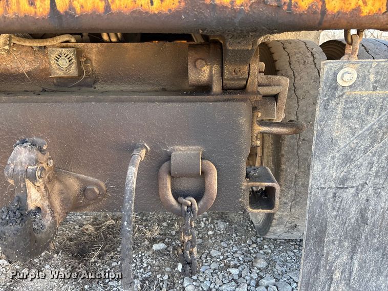 image for item FB3020 2001 International 4900 dump truck