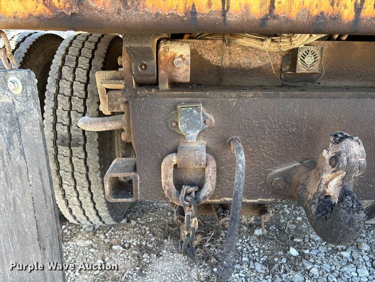 image for item FB3020 2001 International 4900 dump truck