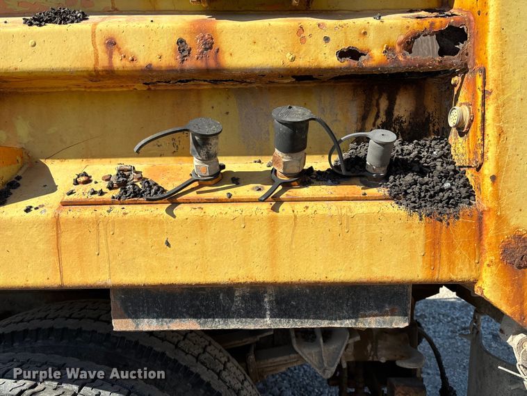 image for item FB3020 2001 International 4900 dump truck