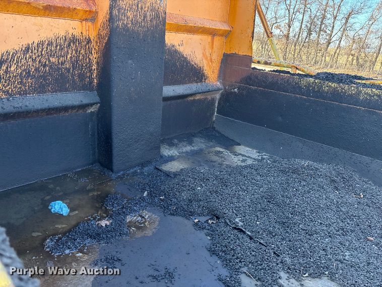 image for item FB3020 2001 International 4900 dump truck