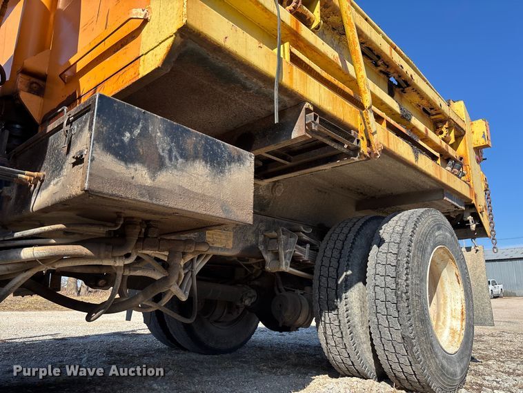 image for item FB3020 2001 International 4900 dump truck