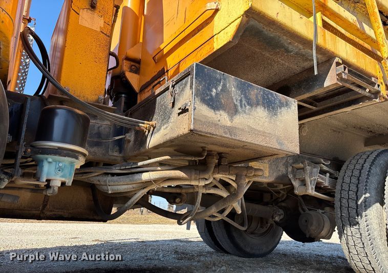 image for item FB3020 2001 International 4900 dump truck