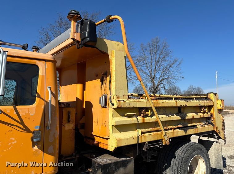 image for item FB3020 2001 International 4900 dump truck