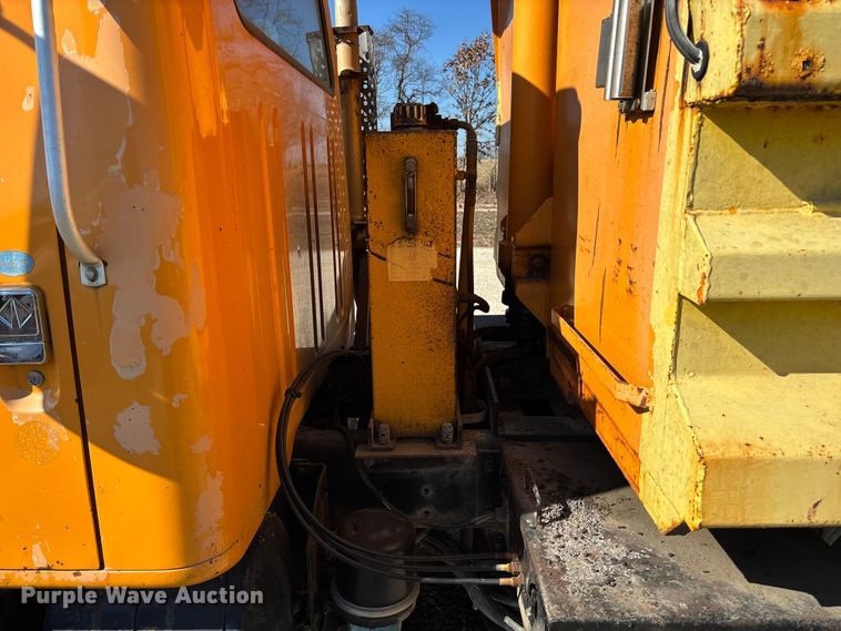 image for item FB3020 2001 International 4900 dump truck