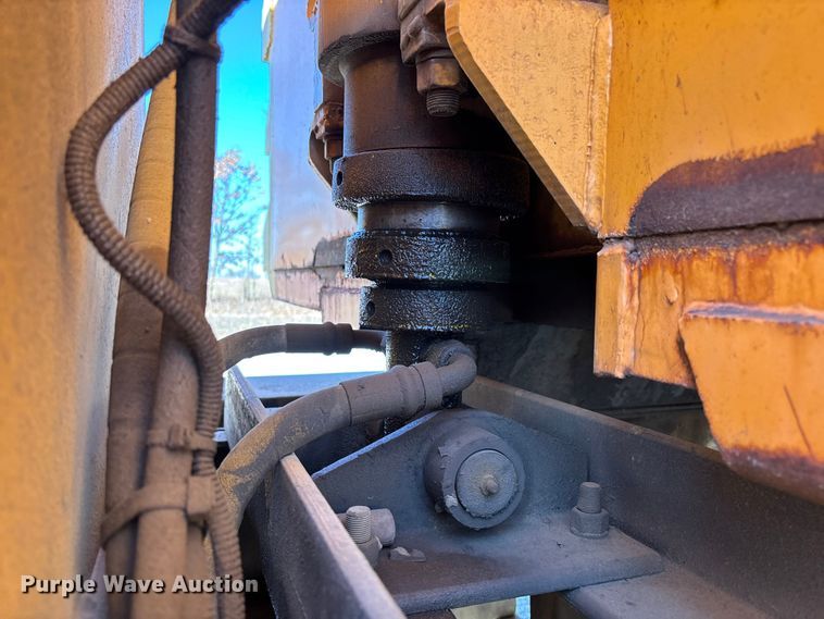 image for item FB3020 2001 International 4900 dump truck