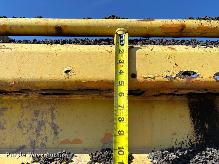 image for item FB3020 2001 International 4900 dump truck