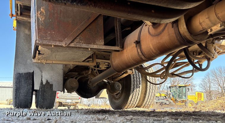 image for item FB3020 2001 International 4900 dump truck