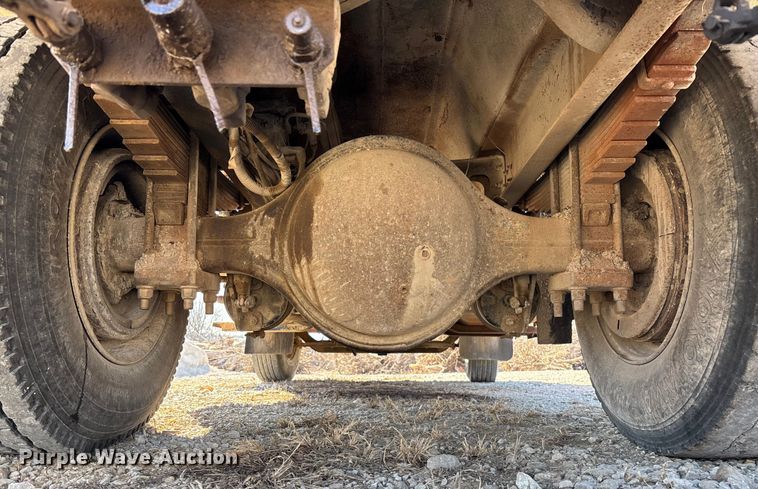 image for item FB3020 2001 International 4900 dump truck