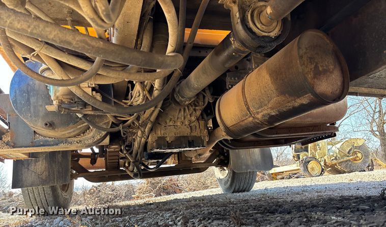 image for item FB3020 2001 International 4900 dump truck