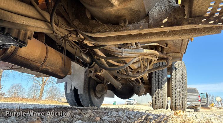 image for item FB3020 2001 International 4900 dump truck