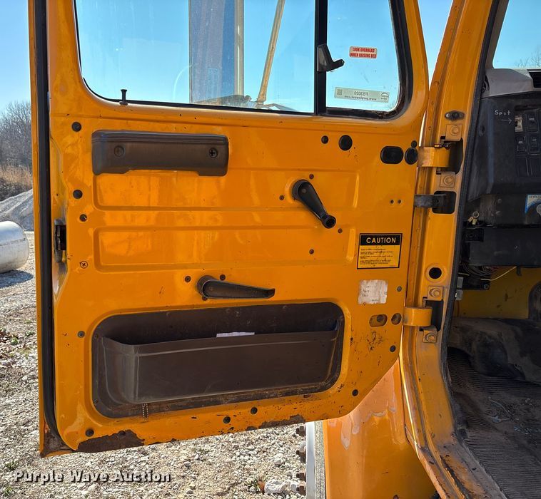 image for item FB3020 2001 International 4900 dump truck