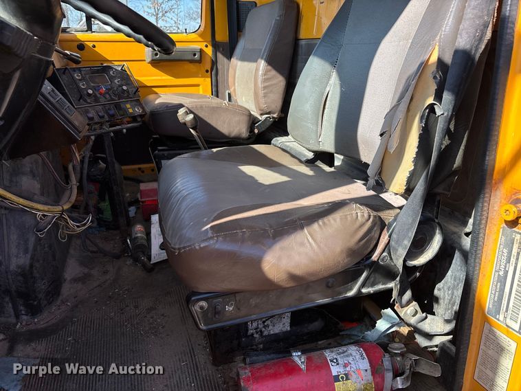 image for item FB3020 2001 International 4900 dump truck