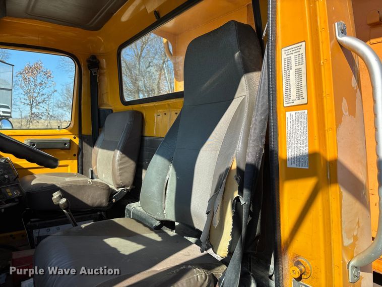 image for item FB3020 2001 International 4900 dump truck