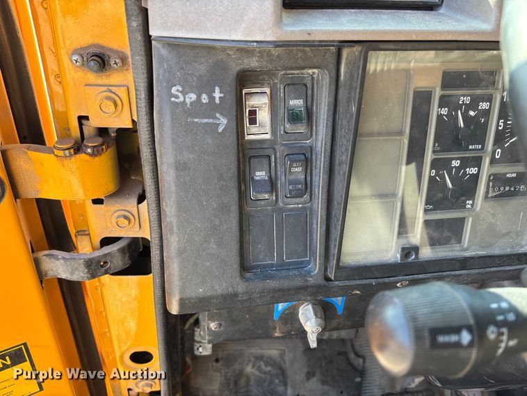 image for item FB3020 2001 International 4900 dump truck