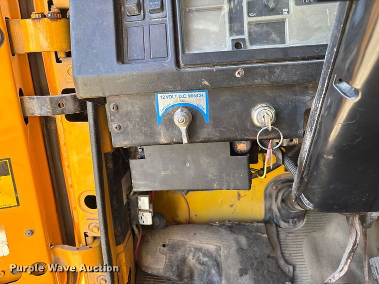 image for item FB3020 2001 International 4900 dump truck