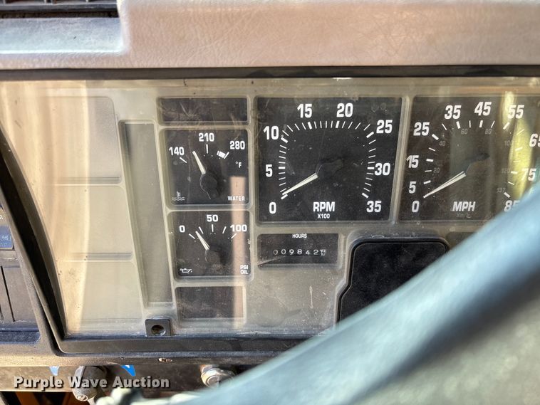 image for item FB3020 2001 International 4900 dump truck