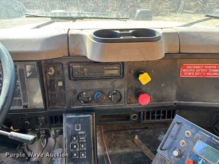 image for item FB3020 2001 International 4900 dump truck