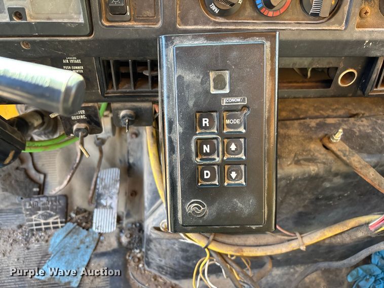 image for item FB3020 2001 International 4900 dump truck