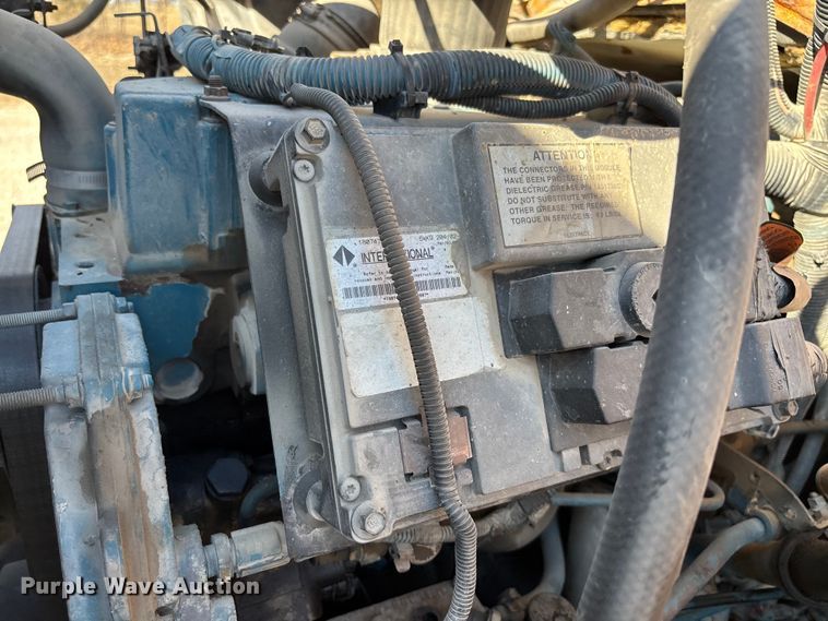 image for item FB3020 2001 International 4900 dump truck