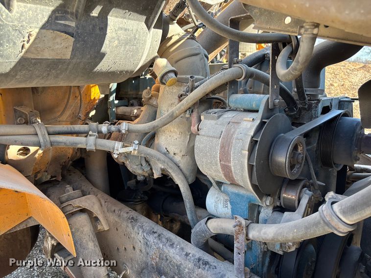 image for item FB3020 2001 International 4900 dump truck