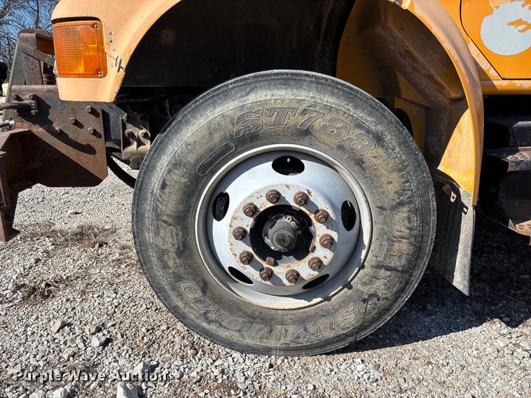 image for item FB3020 2001 International 4900 dump truck