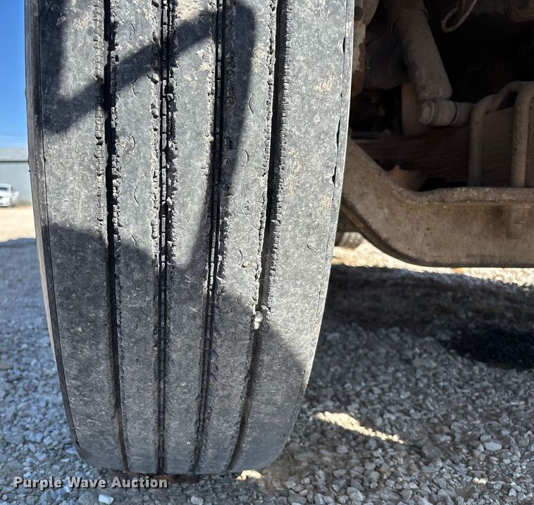 image for item FB3020 2001 International 4900 dump truck