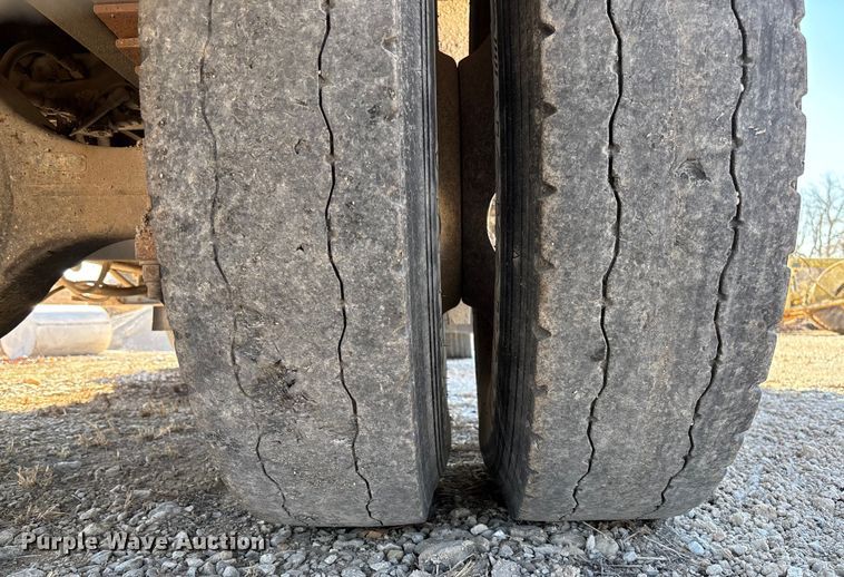 image for item FB3020 2001 International 4900 dump truck